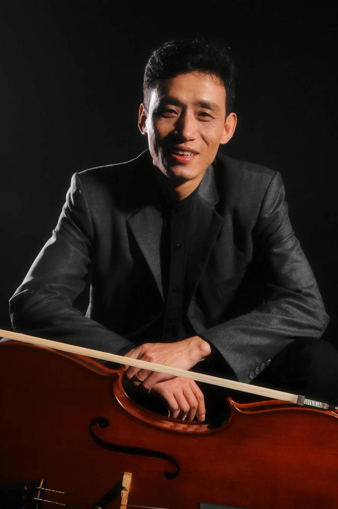 现任星海音乐学院管弦系大提琴副教授,中国音乐家 协会大提琴协会理事